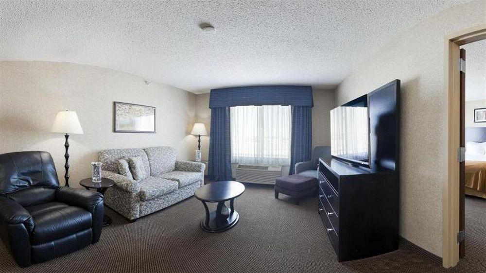 Holiday Inn Express Hotel & Suites Grand Forks By Ihg Dış mekan fotoğraf