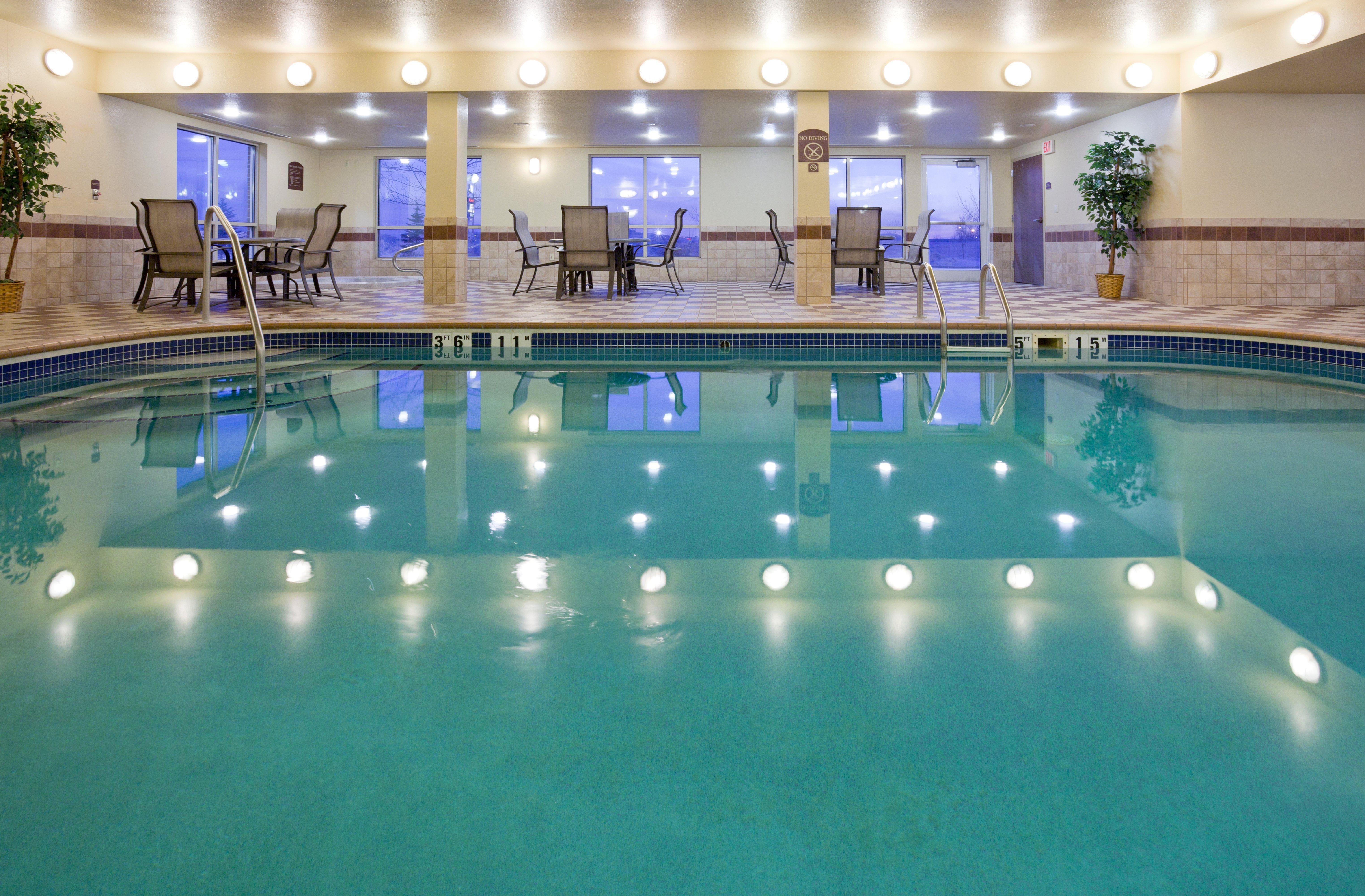 Holiday Inn Express Hotel & Suites Grand Forks By Ihg Dış mekan fotoğraf
