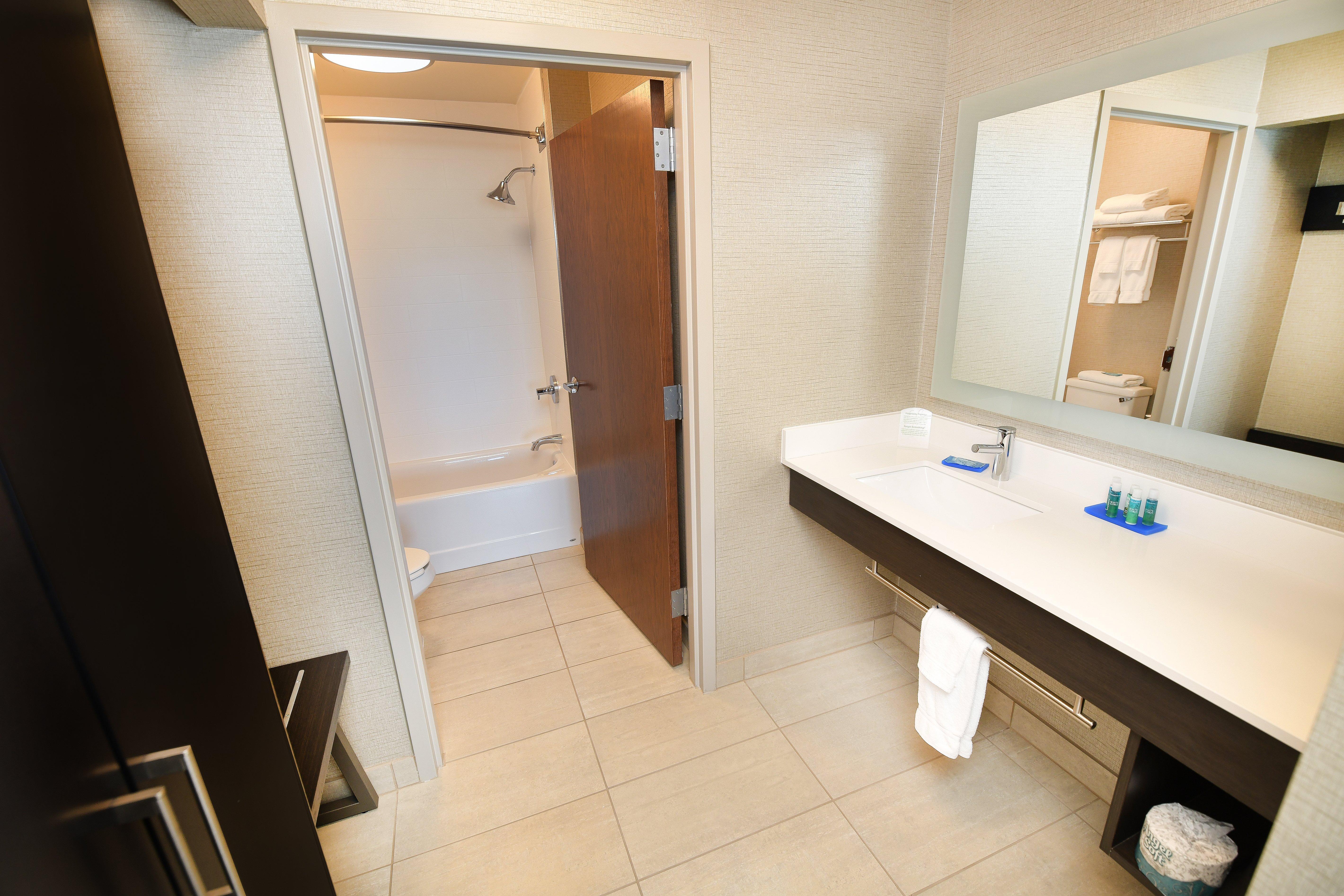 Holiday Inn Express Hotel & Suites Grand Forks, An Ihg Hotel Dış mekan fotoğraf