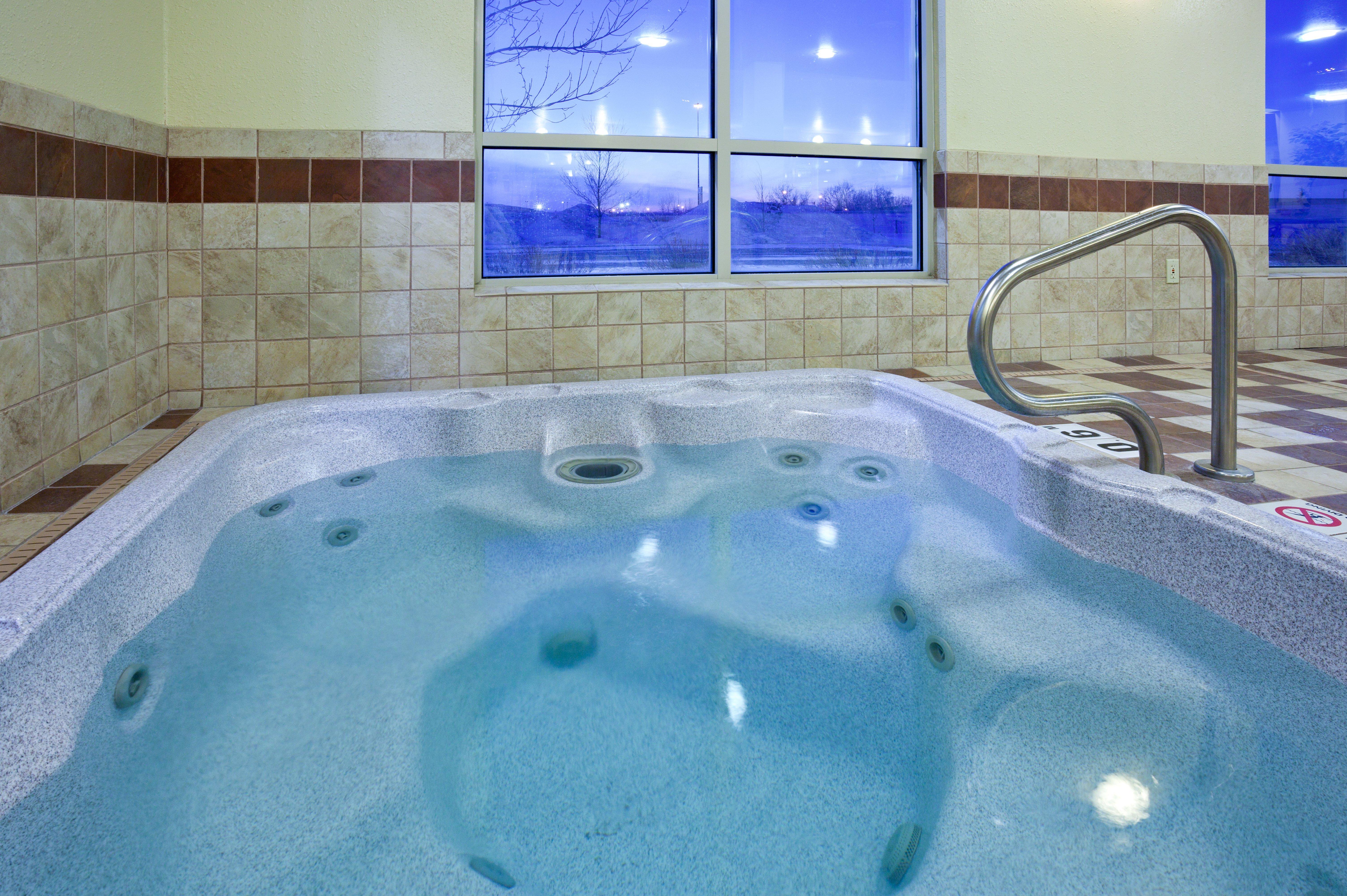 Holiday Inn Express Hotel & Suites Grand Forks By Ihg Dış mekan fotoğraf