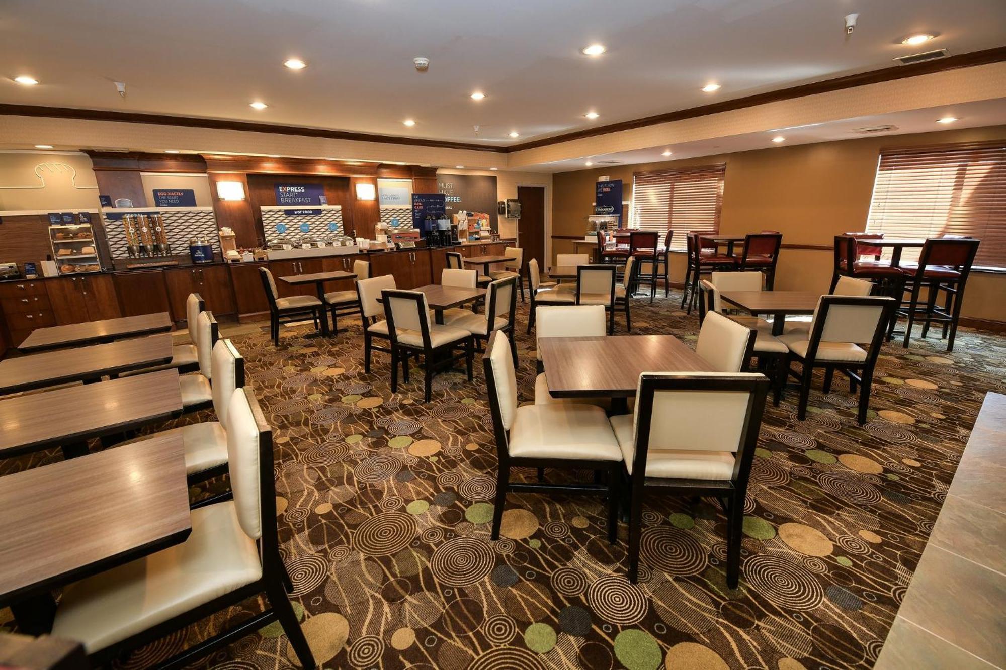 Holiday Inn Express Hotel & Suites Grand Forks By Ihg Dış mekan fotoğraf