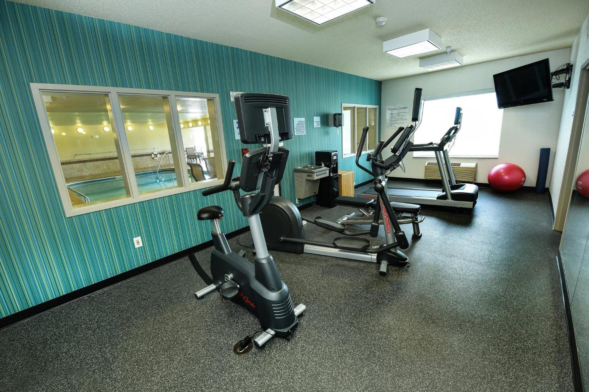 Holiday Inn Express Hotel & Suites Grand Forks By Ihg Dış mekan fotoğraf