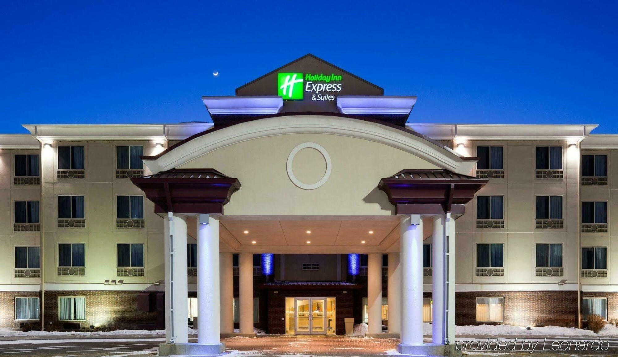 Holiday Inn Express Hotel & Suites Grand Forks, An Ihg Hotel Dış mekan fotoğraf