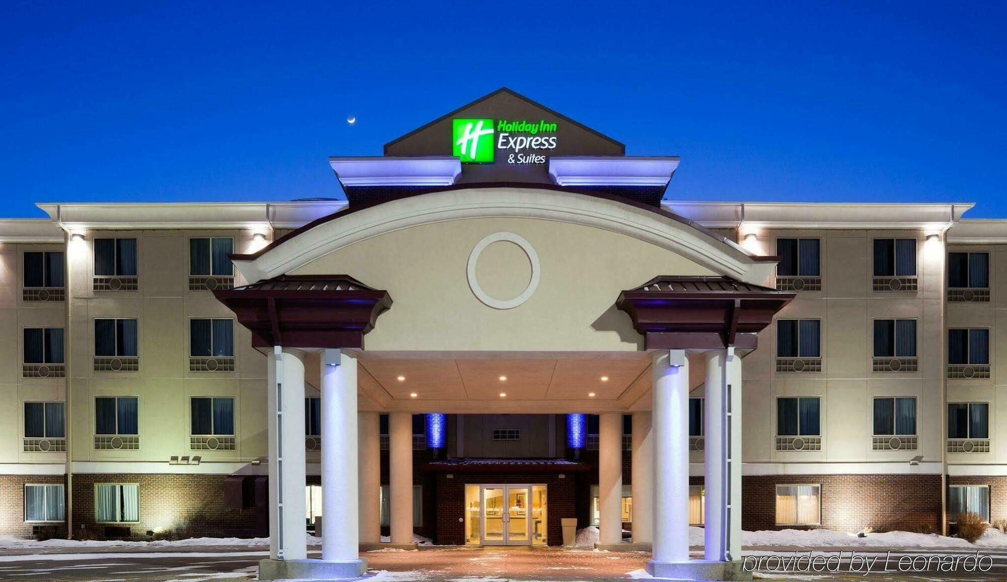 Holiday Inn Express Hotel & Suites Grand Forks By Ihg Dış mekan fotoğraf