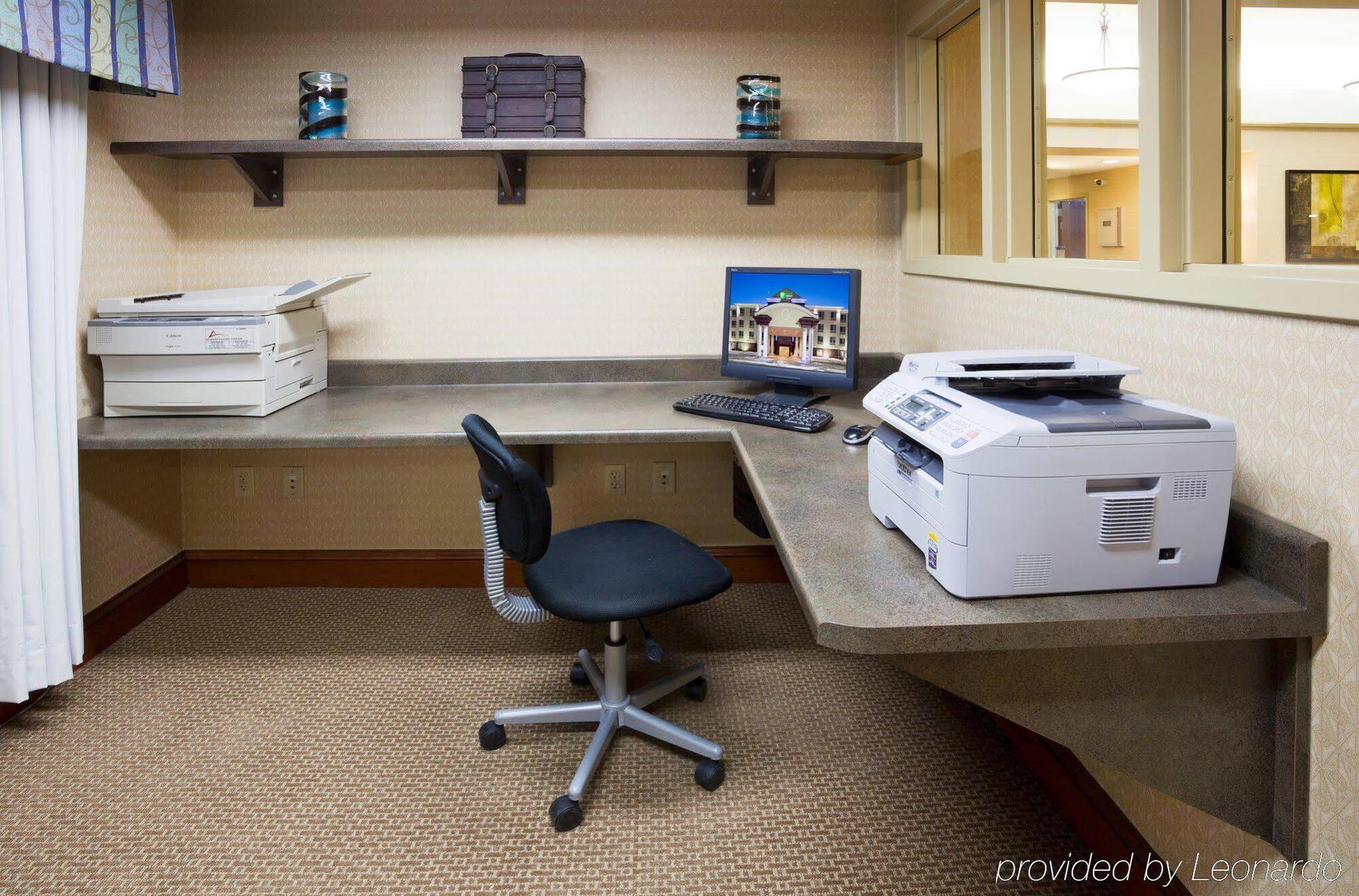 Holiday Inn Express Hotel & Suites Grand Forks By Ihg Dış mekan fotoğraf
